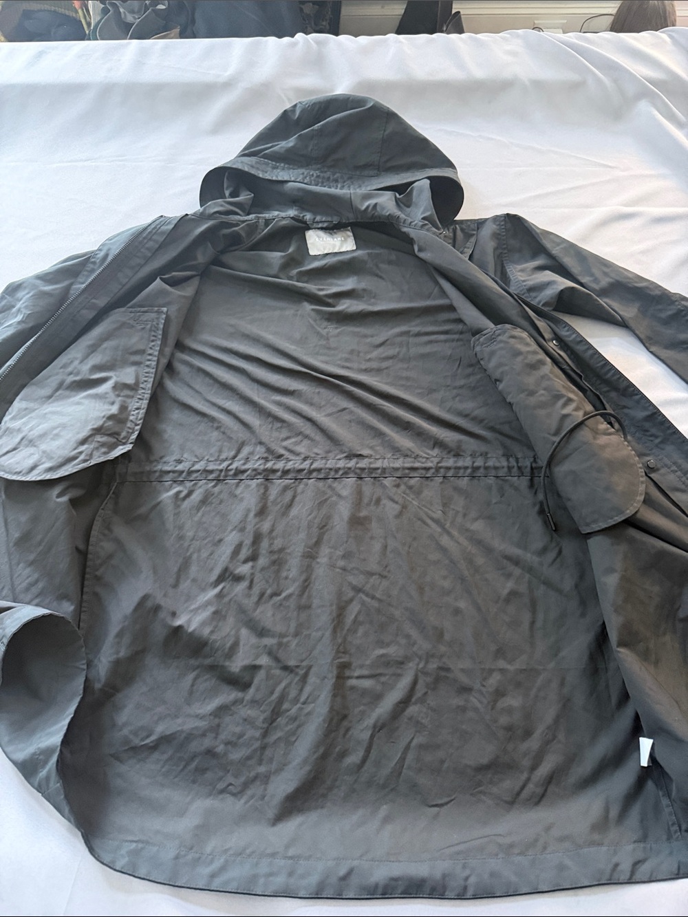 Everlane City Anorak hooded rain Jacket in black minimalist capsule Small - Picture 9 of 12